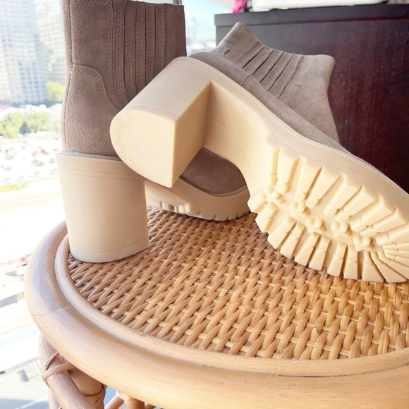 Dolce Vita Caster H20 Lug Sole  Round Toe Waterproof Ankle Boots Size 8 - Picture 4 of 4